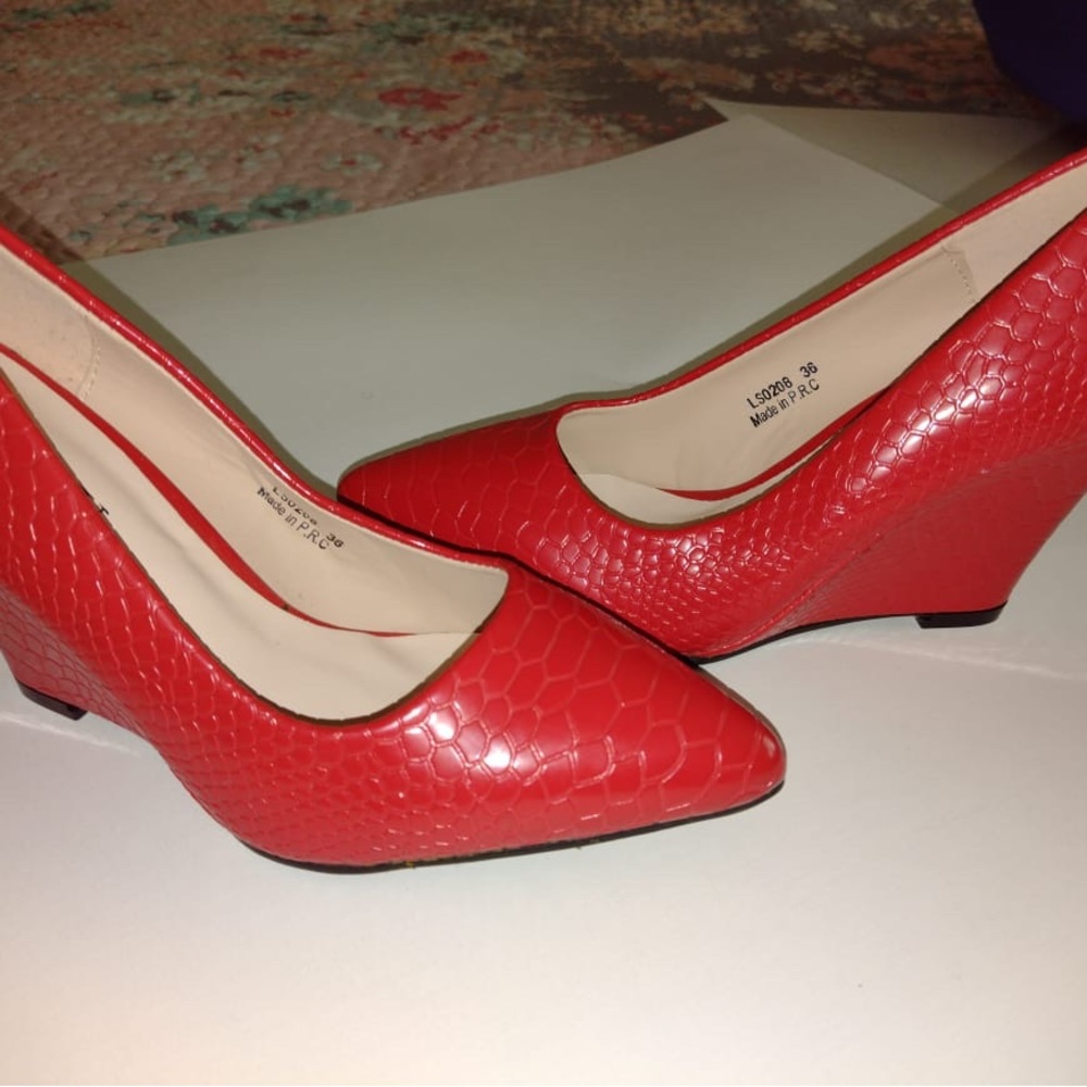 Shoes - Picture 2 of 3